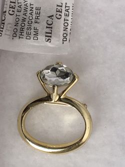 BEAUTIFUL BROOCH GOLD TONE WITH CLEAR STONE 😍😍😍