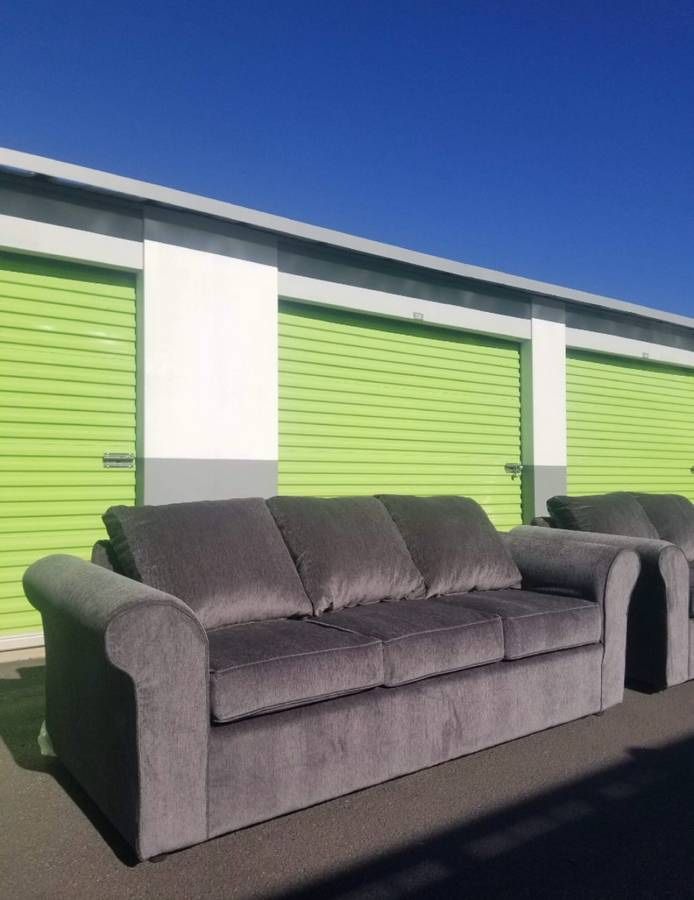 🛋️ New Gray Couch Set – Sofa & Loveseat! 🏡 Bring comfort and style to your living space with this brand new gray couch set featuring a full-size so