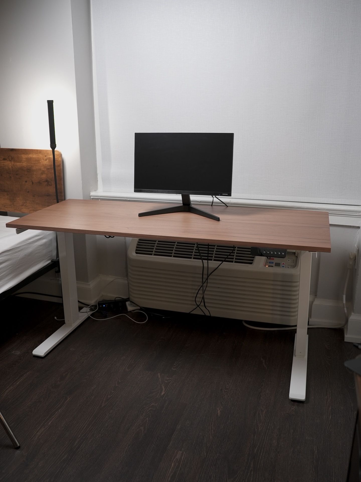 Open Box/New - Humanscale eFloat 2.0 Dual Motor Walnut Veneer Standing Desk (White)
