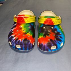 Crocs Unisex Classic Tie-Dye Graphic Clog Size Mens 4 Womens 6 used 1 time Must pick up