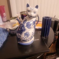 Blue And White Formalities Cat Statue 