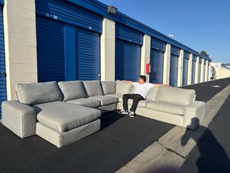 BIG SECTIONAL COUCH