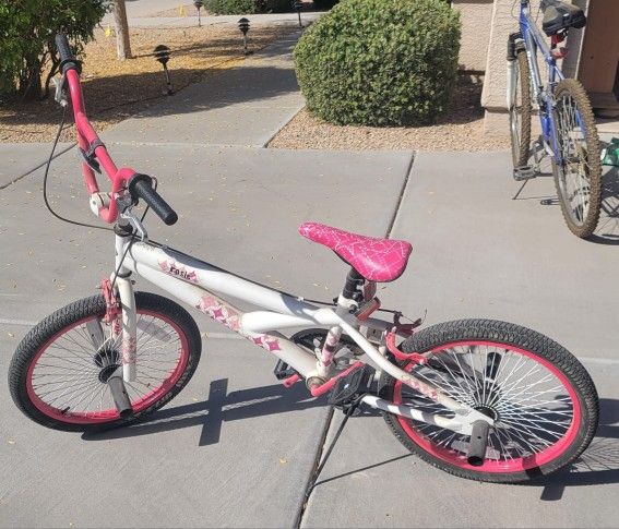 Huffy Rosie 20 Inch Wheels Girls Bike