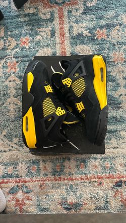 Air Jordan 4 Retro - Thunder Size 9.5 M