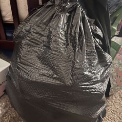 Bolsa de ropa de baby  nueva y usada $30