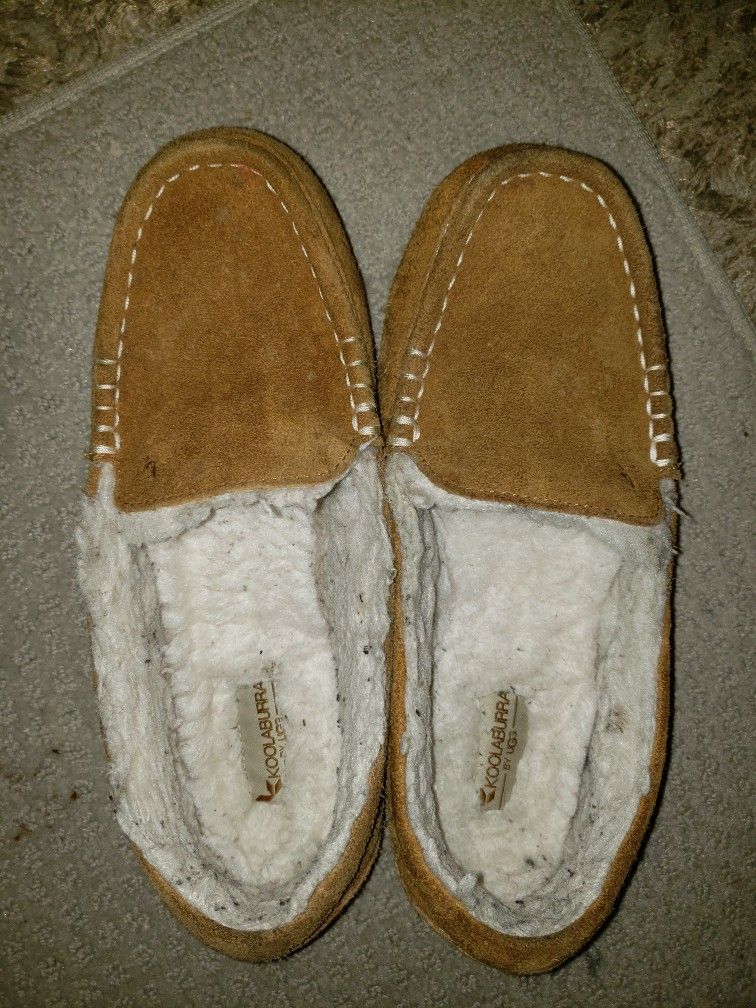 Ugg...Moccasin Womens