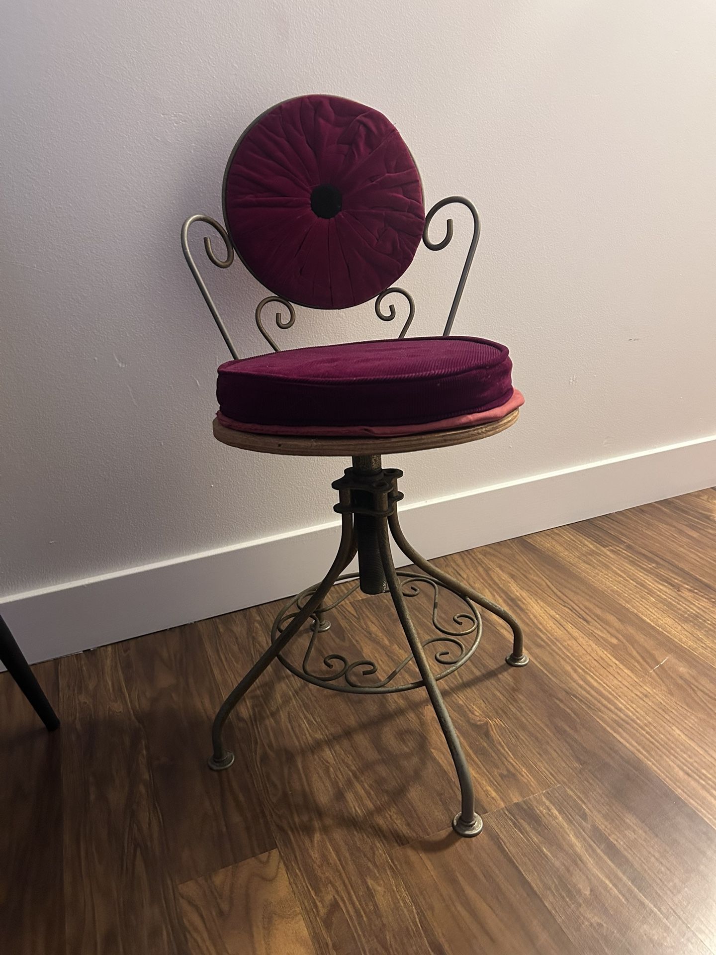 Vintage Chiavari Style vanity Chair Hollywood Regency Italian vanity red velvet