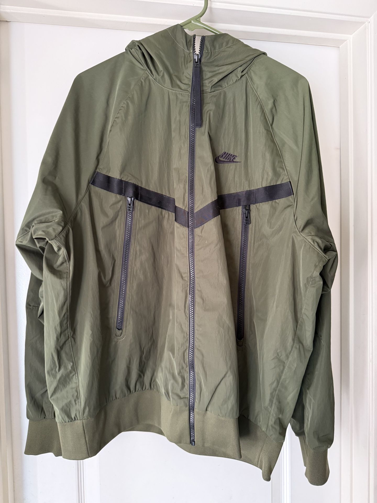 Nike Men's Woven Windrunner Hooded Jacket DA7354-326 Olive/Black Large NWT