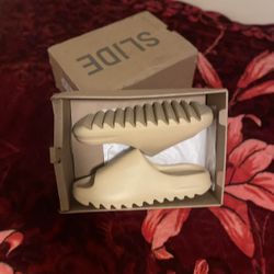 ADIDAS YEEZY SLIDE “BONE” SIZE 10 R3PŠ