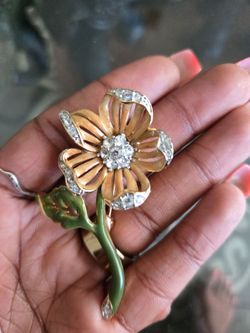 NOLAN MILLER Rhinestone Enamel Flower Pin Brooch Green & Gold 2.5”