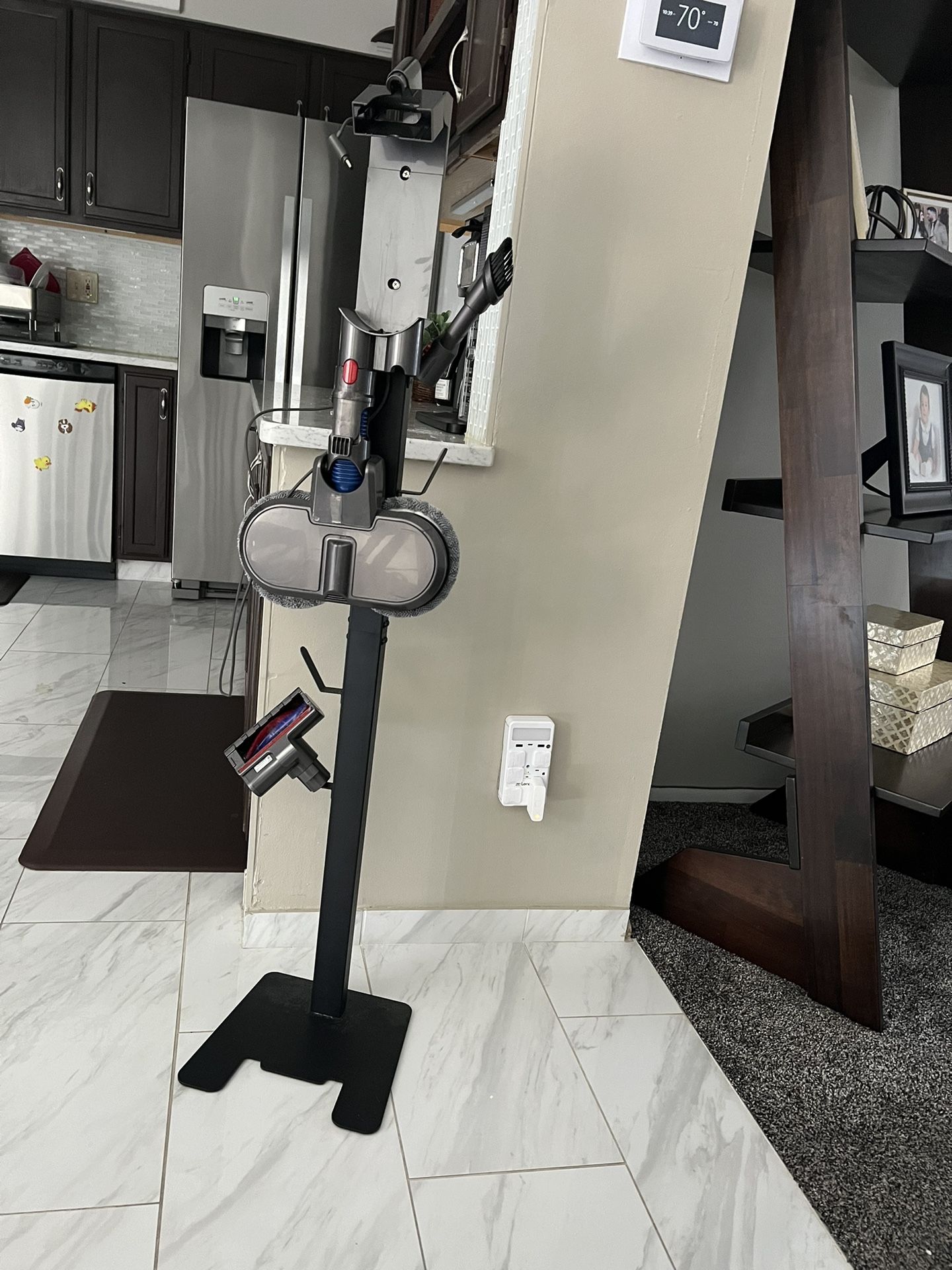 Vacuum Dyson Dock Stand (accessories Not Included)