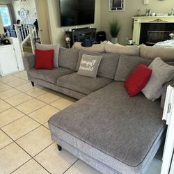 gorgeous living spaces sectional couch!!