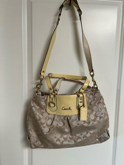 Coach bag with beautiful pink lining