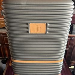 IT Luggage 21” Hard Carry On  Luggage 