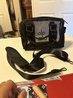 【Alo Yoga】アロー ヨガ Mini Sheer Duffle ※関税・送料込み Mini Sheer Duffle - White | Alo Yoga