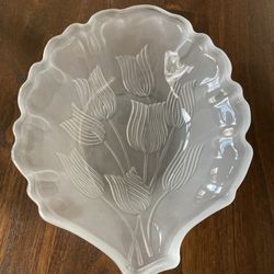 medium to large unique frosted glass tulip design serving salad bowl vintage