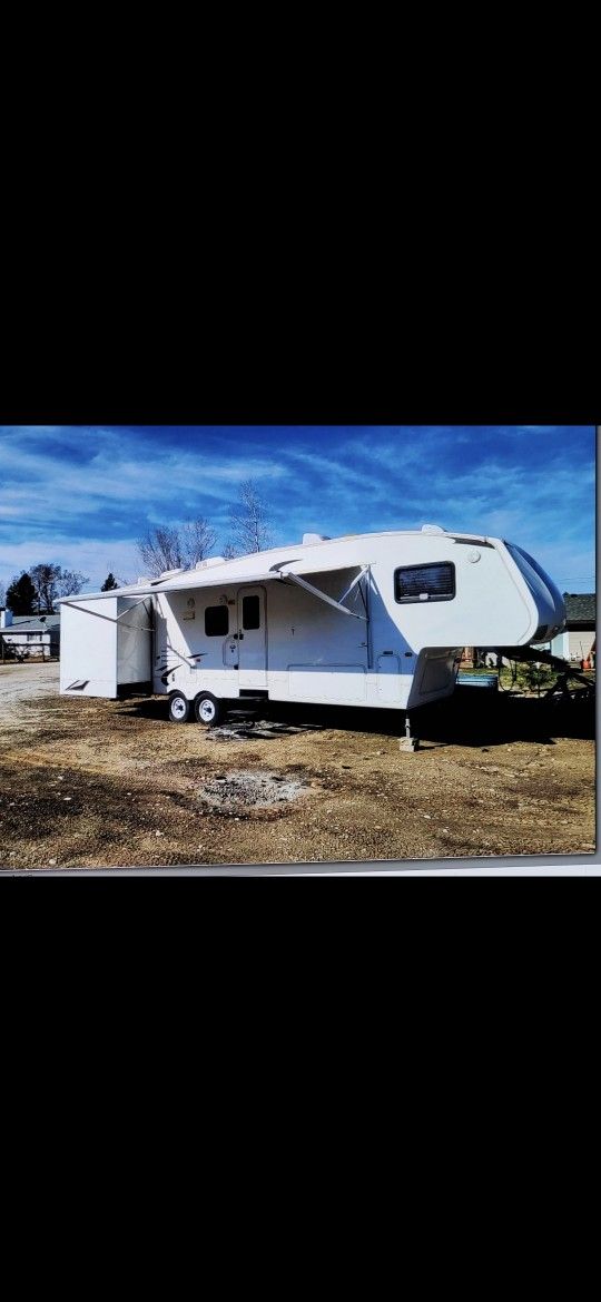 2010 Keystone Couger 33ft