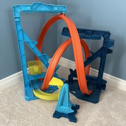 Hot Wheels Toy Car Track Set, Infinity Loop Kit Playset