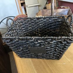 WICKER BLACK BASKET