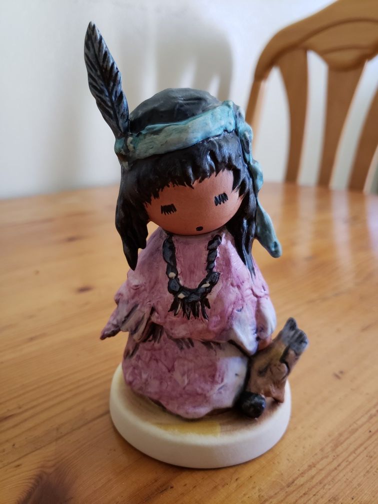 Goebel DeGrazia figurine "Love Me"