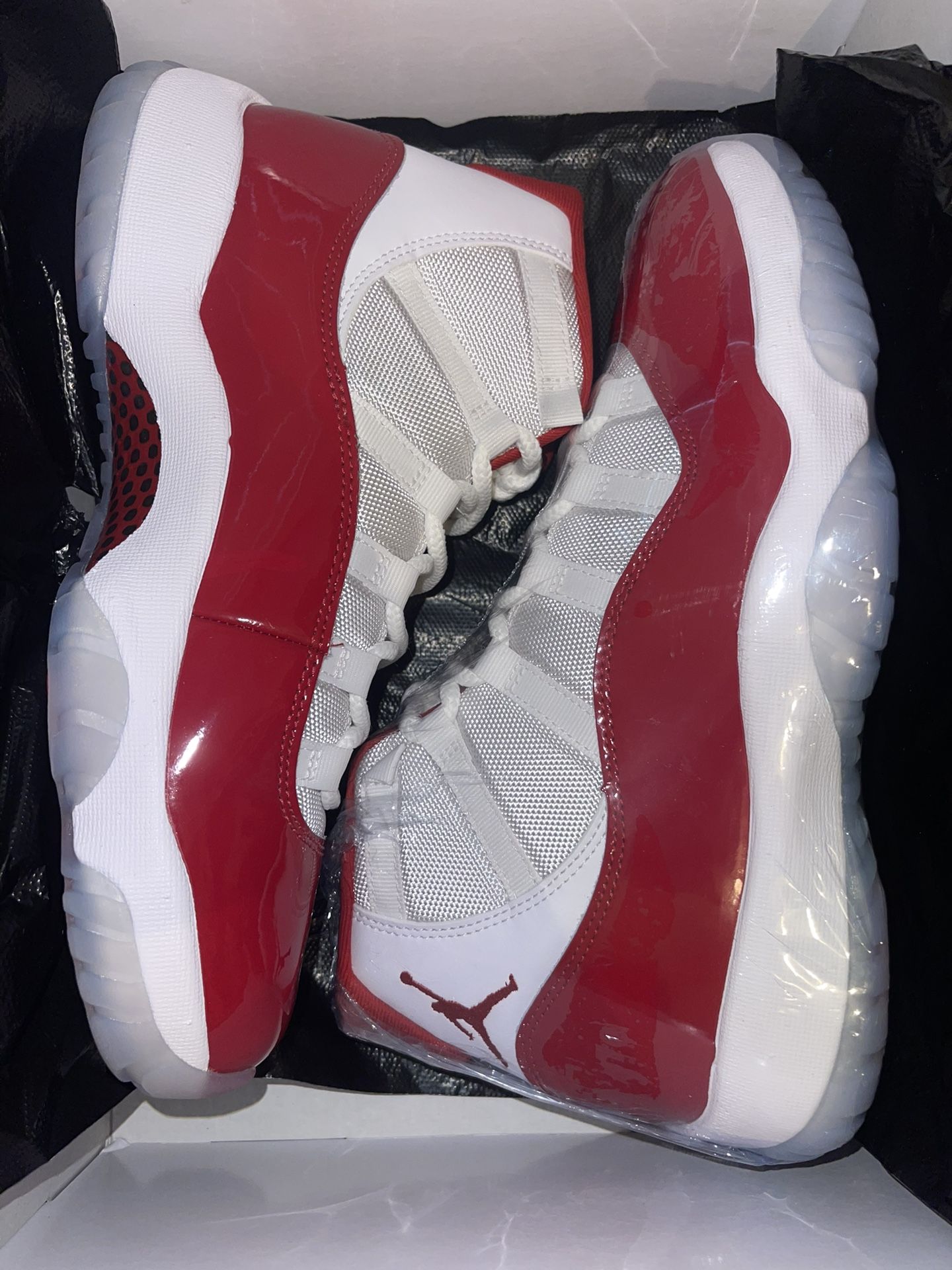 Jordan 11 Cherry Sz 9.5