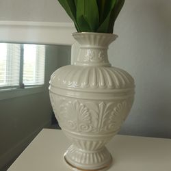 LENOX FLOWER VASE 