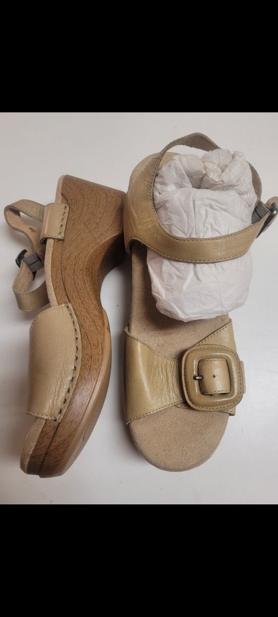 10 Brand NEW Women Dansko Nurse Waitress Walk Comfort shoes Slip Resistant Only $60 80 a Piece Size 7.5 8 38