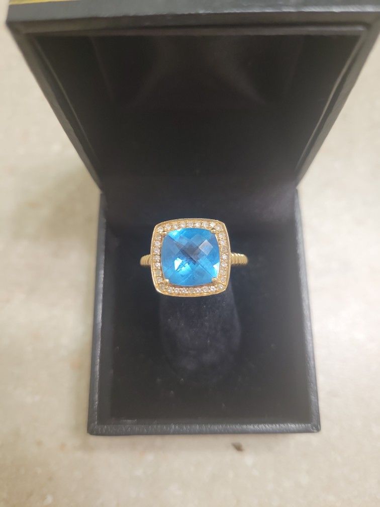 Maui Divers 14 K Gold Blue Topaz And Diamonds Ring. Weight Is 5.1 Grams