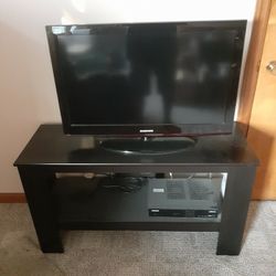 32 Inch TV With Remote And Stand