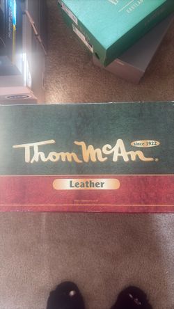 BRAND NEW thom mcan mens 8W