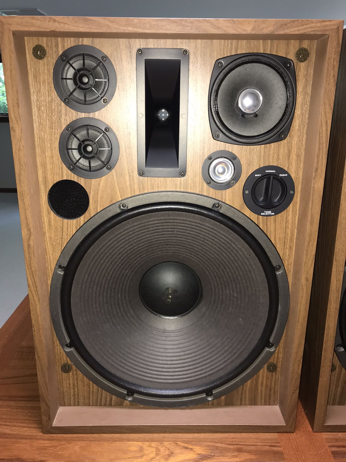 PENDING PICKUP Kenwood KL 777D Stereo Speakers for Sale in Glen