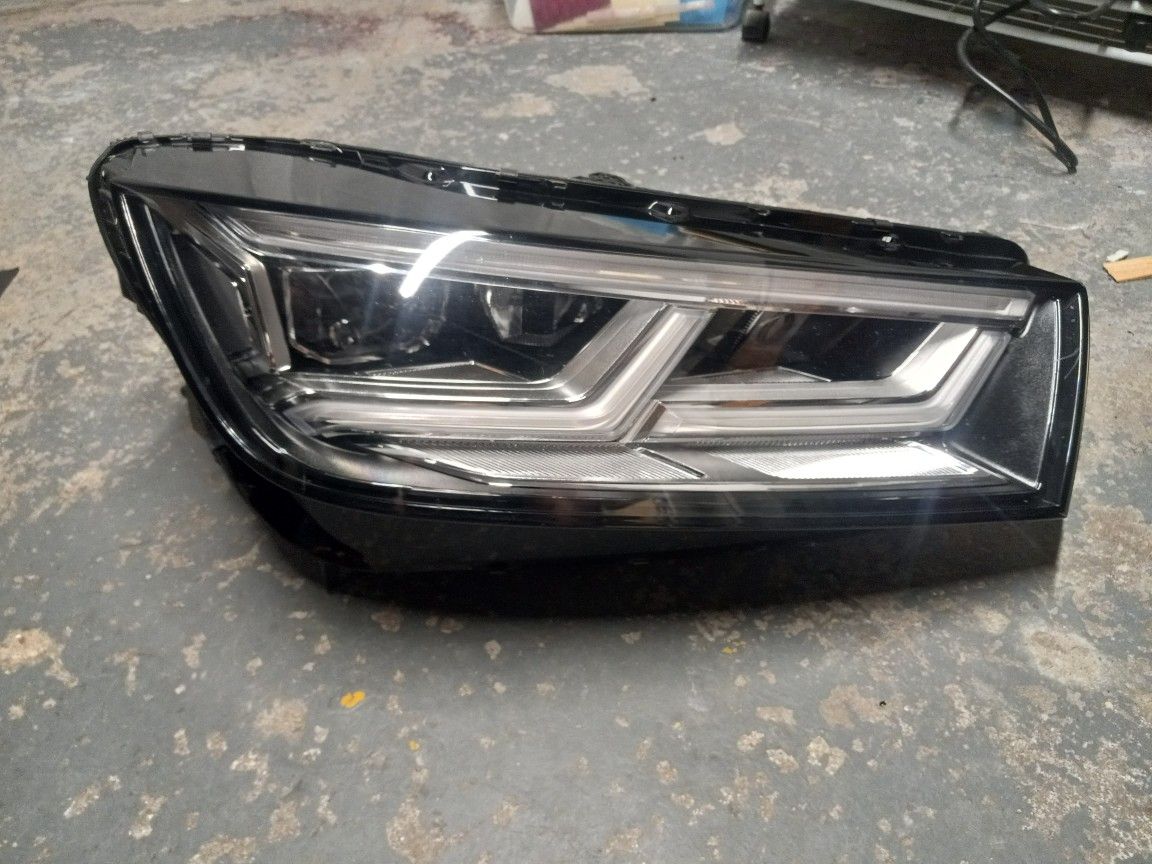 Audi Q5 Headlight Assembly 