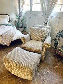 Cozy reading chair and ottoman set