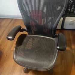 Herman Miller Aeron Black Desk Chair Size C In Perfect Condition 