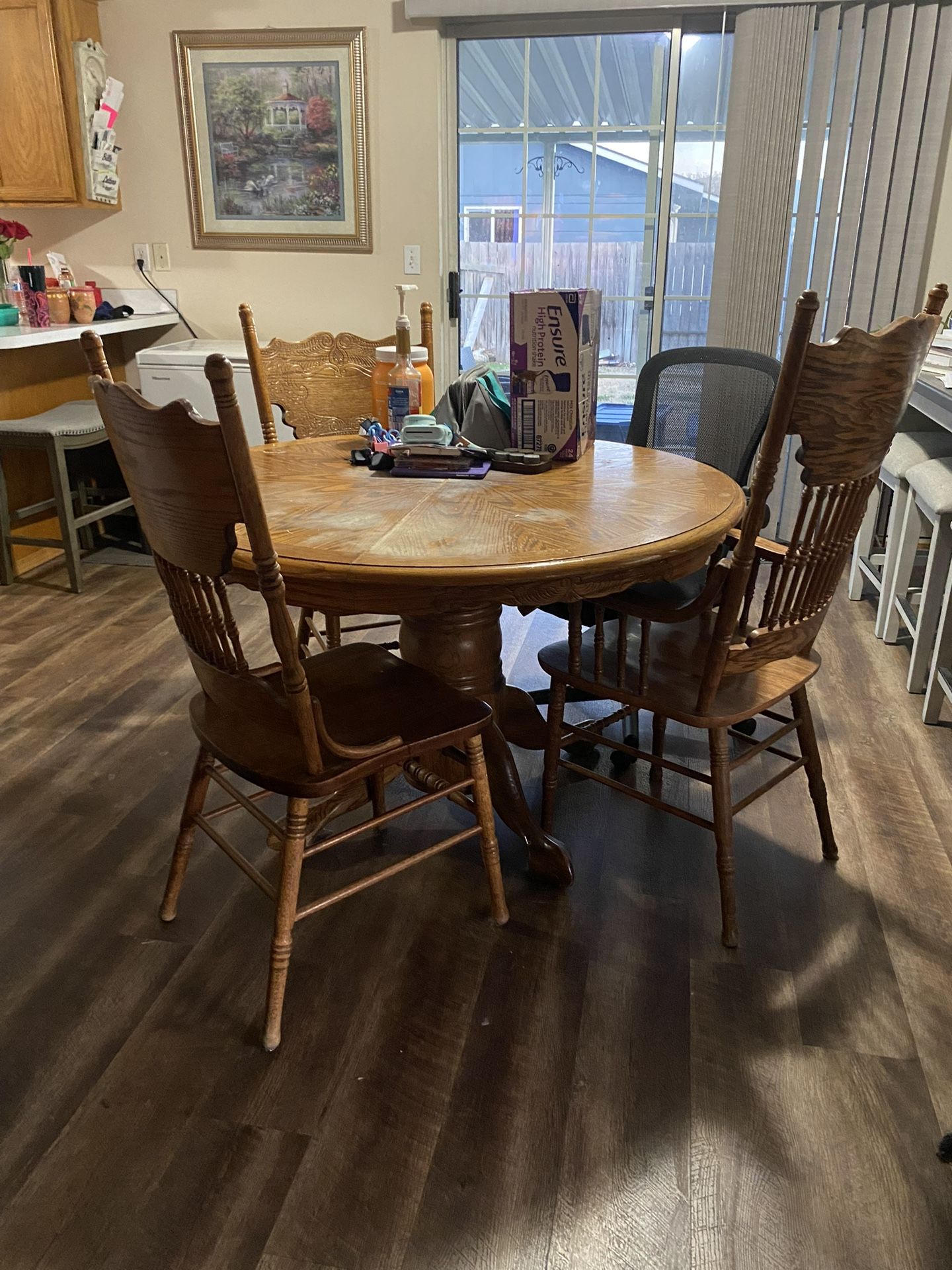 Round Table 4 Chairs