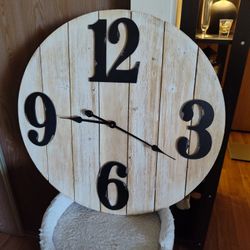 $25 - Beautiful Large Distressed Wall Clock