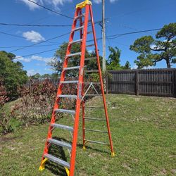 12 Foot Fiberglass Aluminum Ladder. 