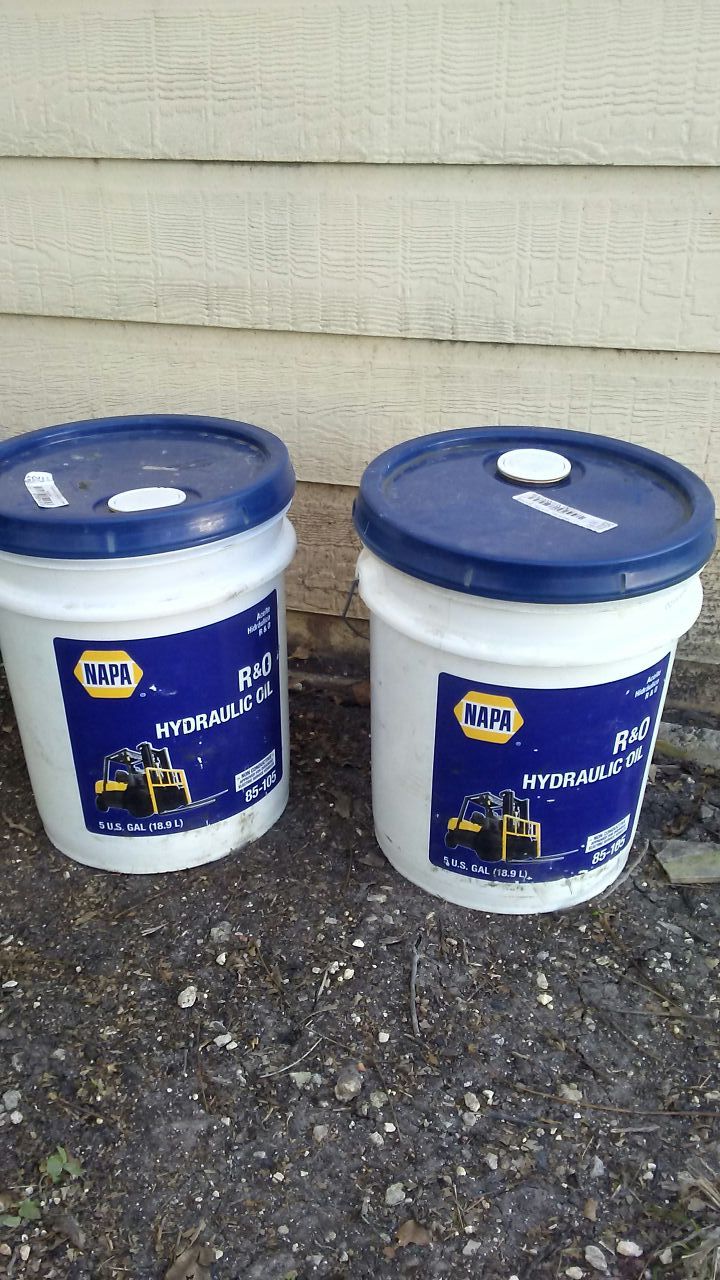 Napa hydraulic oil R&O 5 gallon 25 buck each only 2