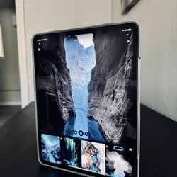 iPad Pro (12.9-inch) (6th generation) 128 GB 