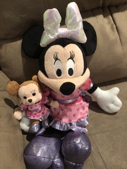 Disney Minnie Mouse blows kisses doll light up bow girls