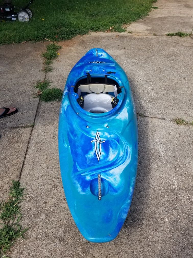 Dagger GT 8.1 kayak