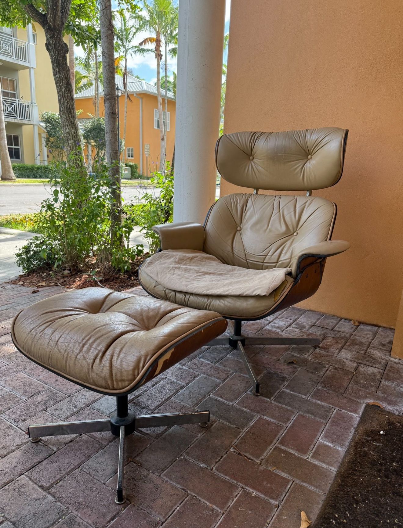 REAL Mid century Eames Lounge Chair MCM