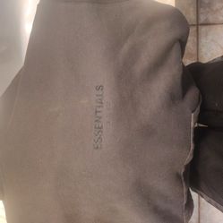 Essential hoodie black