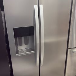 Whirlpool Standard Depth Refrigerator With Ice Maker, Water And Ice Despenser