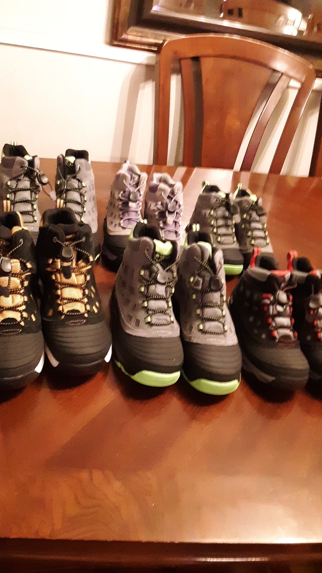 New Merrel kids Hiking Boots 2pairs size 5 two pairs size 2.50 one size 10.50$10.00 each pair