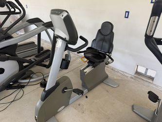 Matrix Commercial Gym Recumbent Exercise Bike