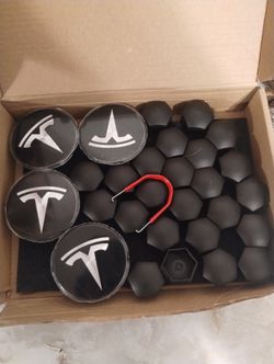 Tesla Model 3 Hub Cap Kit