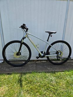 Like new! Trek DUAL SPORT 3 Hybrid Bike