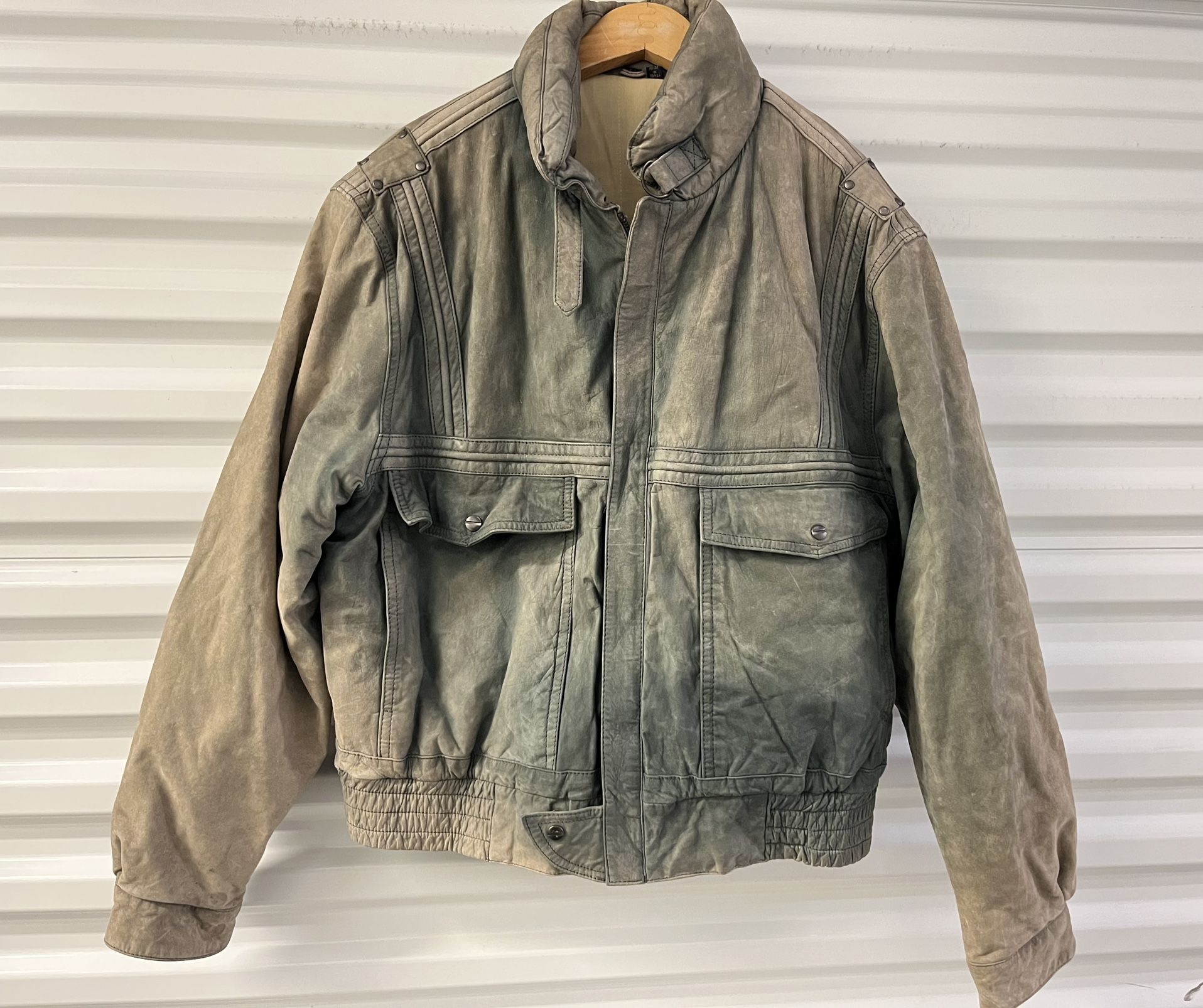 Men’s Size Medium Vintage Leather Jacket 