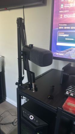 MAONO PD200X microphone with a boom arm